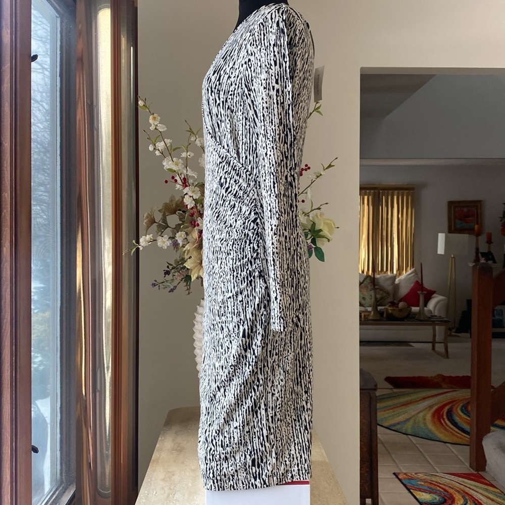 NWT banana republic dress w/ruching side,stretchy fabric, measurements in photos - Picture 2 of 13